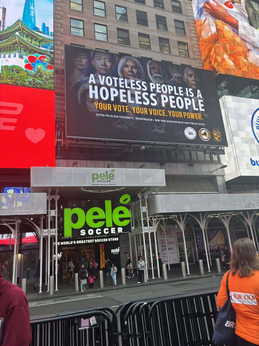 Big drives to get people out to vote in NYC. I saw lines around the block for early voting at the weekend too, the UK should look at this to increase turnout. #USElection2024