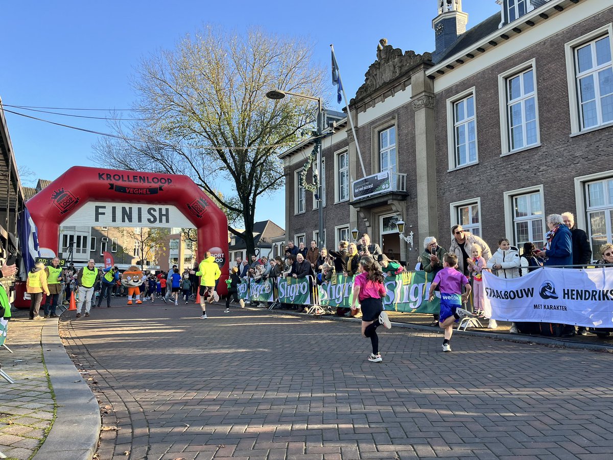 krollenloop's tweet image. Wat een prachtig verjaardagsfeest hebben wij gevierd. De tiende editie was één groot cadeau met een spectaculaire Urban Night Run en met 2.200 deelnemers uitverkochte Krollenloop.