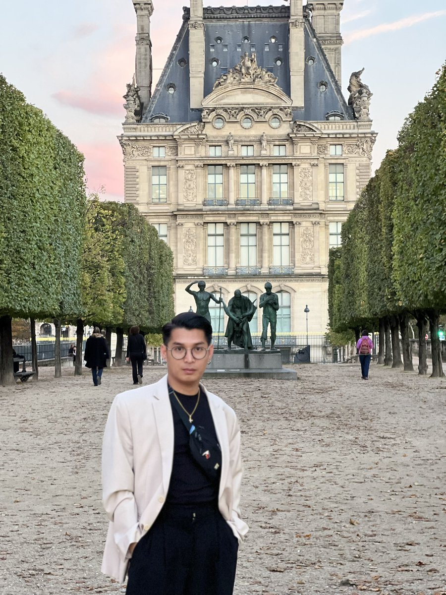 MarkPilipinas's tweet photo. #Paris c'est la vie https://t.co/E7W3Lr3UsM