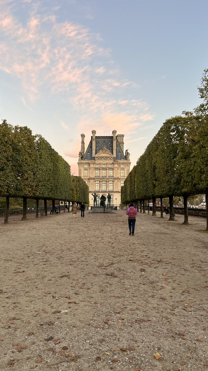MarkPilipinas's tweet photo. #Paris c'est la vie https://t.co/E7W3Lr3UsM