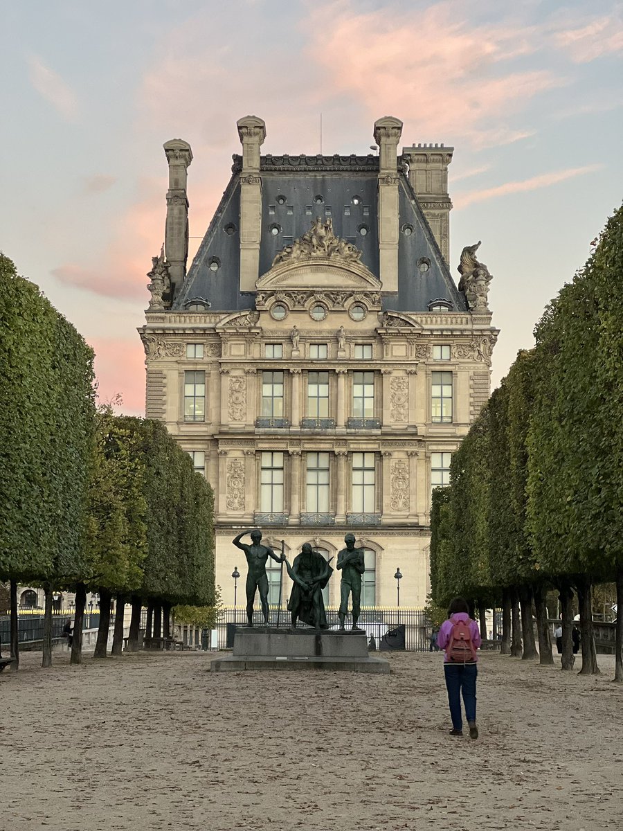 MarkPilipinas's tweet photo. #Paris c'est la vie https://t.co/E7W3Lr3UsM