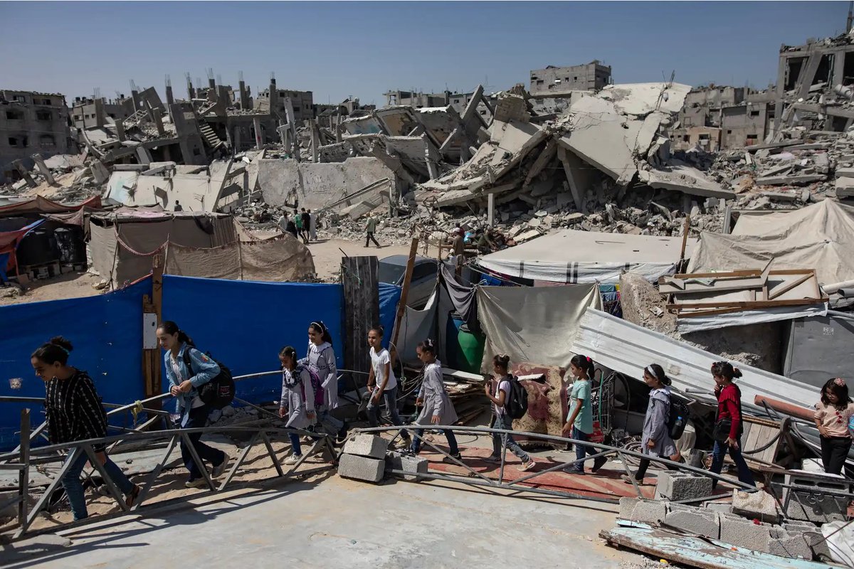 I wrote about teaching Israel/Palestine in early 2024, and the piece was quashed. I was crushed &amp; stopped working on it--but I'm back. I hope it helps educators find pathways to addressing the current conflict instead of turning away in silence. principledlearning.org/post/teaching-… #globaled