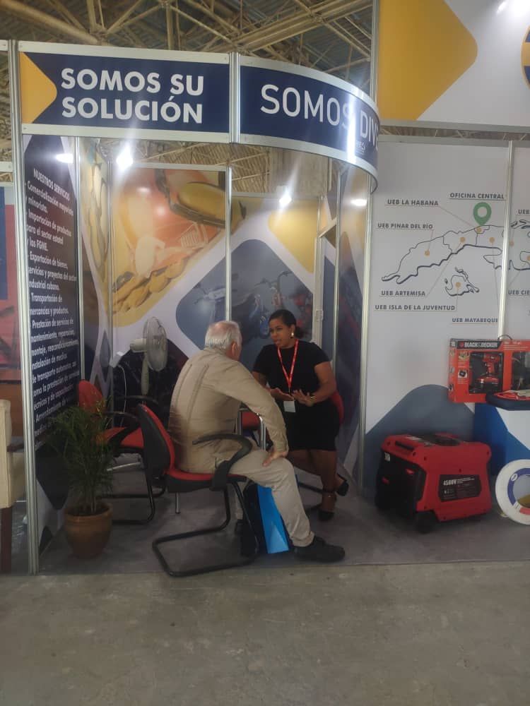 divep_empresa's tweet photo. Lo🚀 ¡Gran primer día en #FIHAV2024 para #DIVEP!
🌟 Encuentros con clientes y proveedores que lograrán grandes alianzas.
Gracias a todos por visitarnos en el stand 15, mezzanine C-D del Pabellón Central. ¡Nos vemos mañana!
#SomosDIVEP #SomosSuSolucion https://t.co/AE8gRiiahj