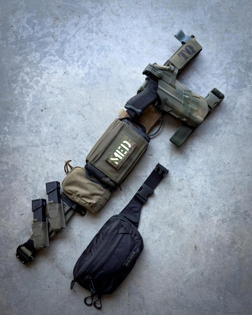 This belt setup from @junior_a013 is clean and effective. Don't overcomplicate your gear. 
P.S. Rattlecanned holsters look cool. 

#Blackhawk #Holsters #Gear