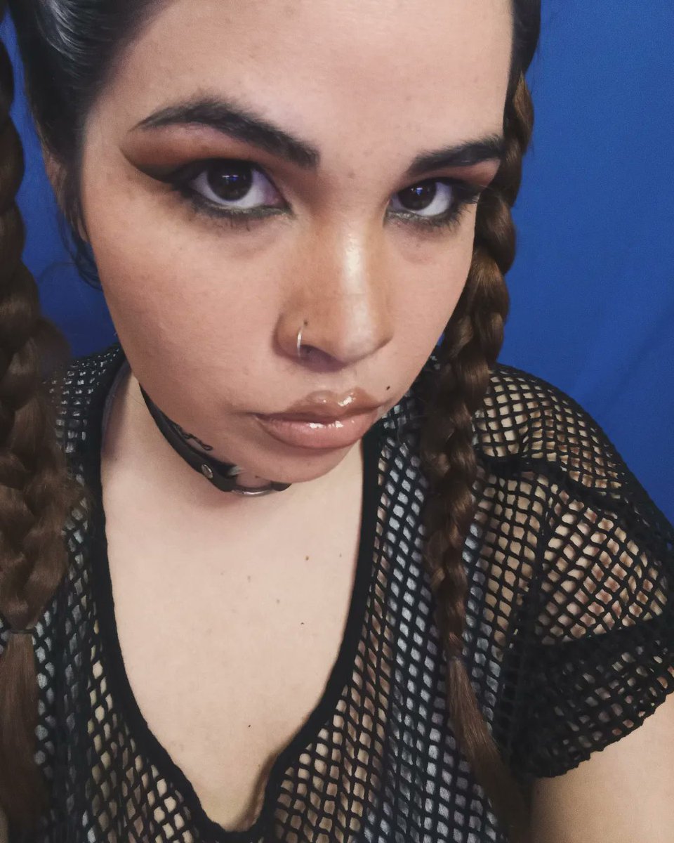 Chombiegirl's tweet photo. #makeupartist #bratz https://t.co/WHLiExFTv3