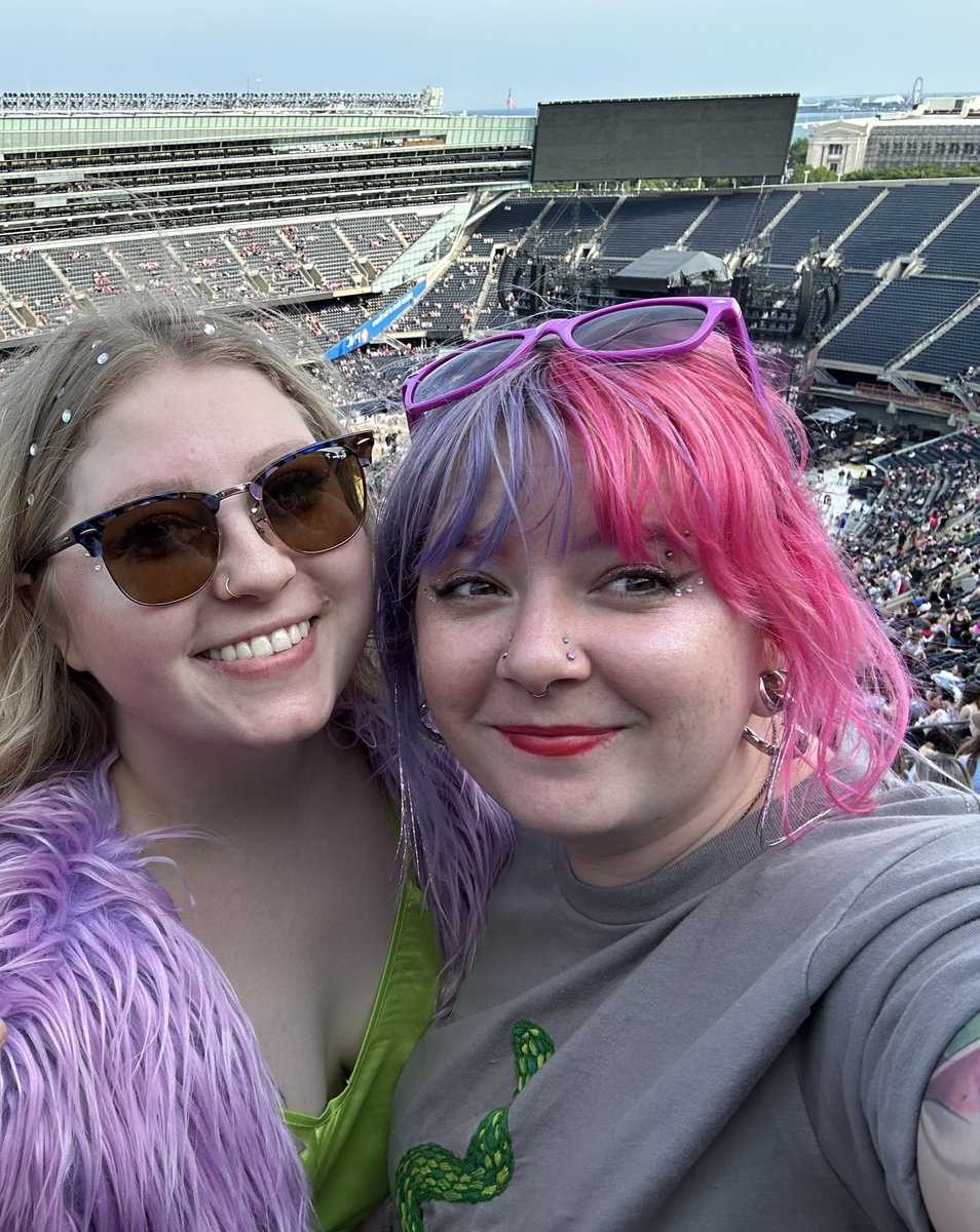 Dubinnnn's tweet photo. @this1smetrying June 3, 2023 Chicago, IL 💚💛💜♥️🖤💖🧡💙 https://t.co/kIgKRGoH8K