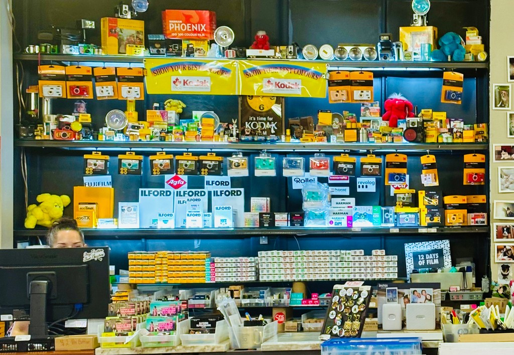 PhotoEdCANADA's tweet photo. What time is it?! 📷 Time to JOIN THE CLUB! 🎞
Have you checked out the @downtowncameraltd AM/FM film club?!
https://t.co/DNQh1VEM2v
#ShopLocalCanada #PhotographySuppliesToronto #FilmPhotographyToronto
https://t.co/Xjn6CQeEag