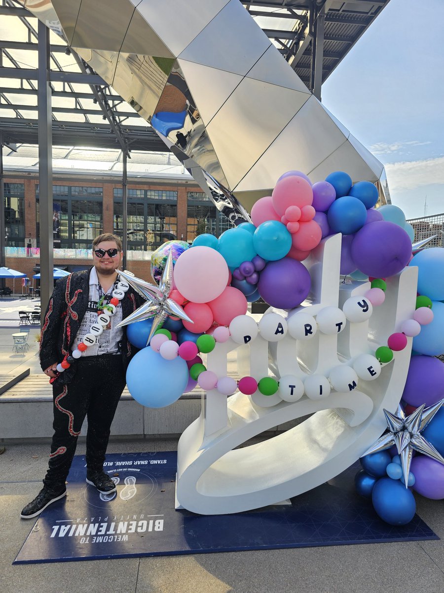 JSzpakowski's tweet photo. @_M4ck3nz13_ @taylornation13 @taylorswift13 ME I WOULD LOVE TO MEET @taylorswift13 @taylornation13 !! https://t.co/wizAGUNC39
