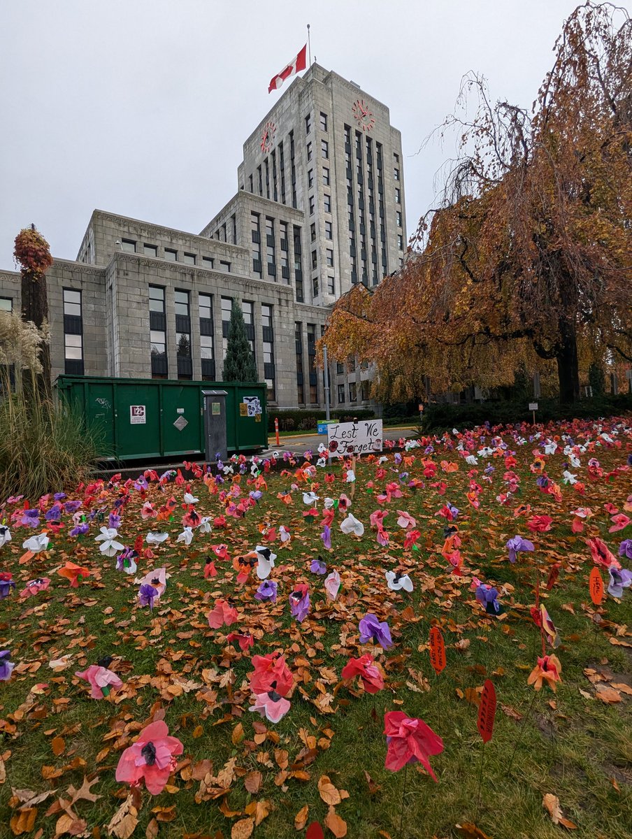 NorthVanFan's tweet photo. I was touched to encounter a sea of poppies made by Grade 5 students at Vancouver City Hall today. #LestWeForget #RemembranceDay https://t.co/pMItQ3mhFE