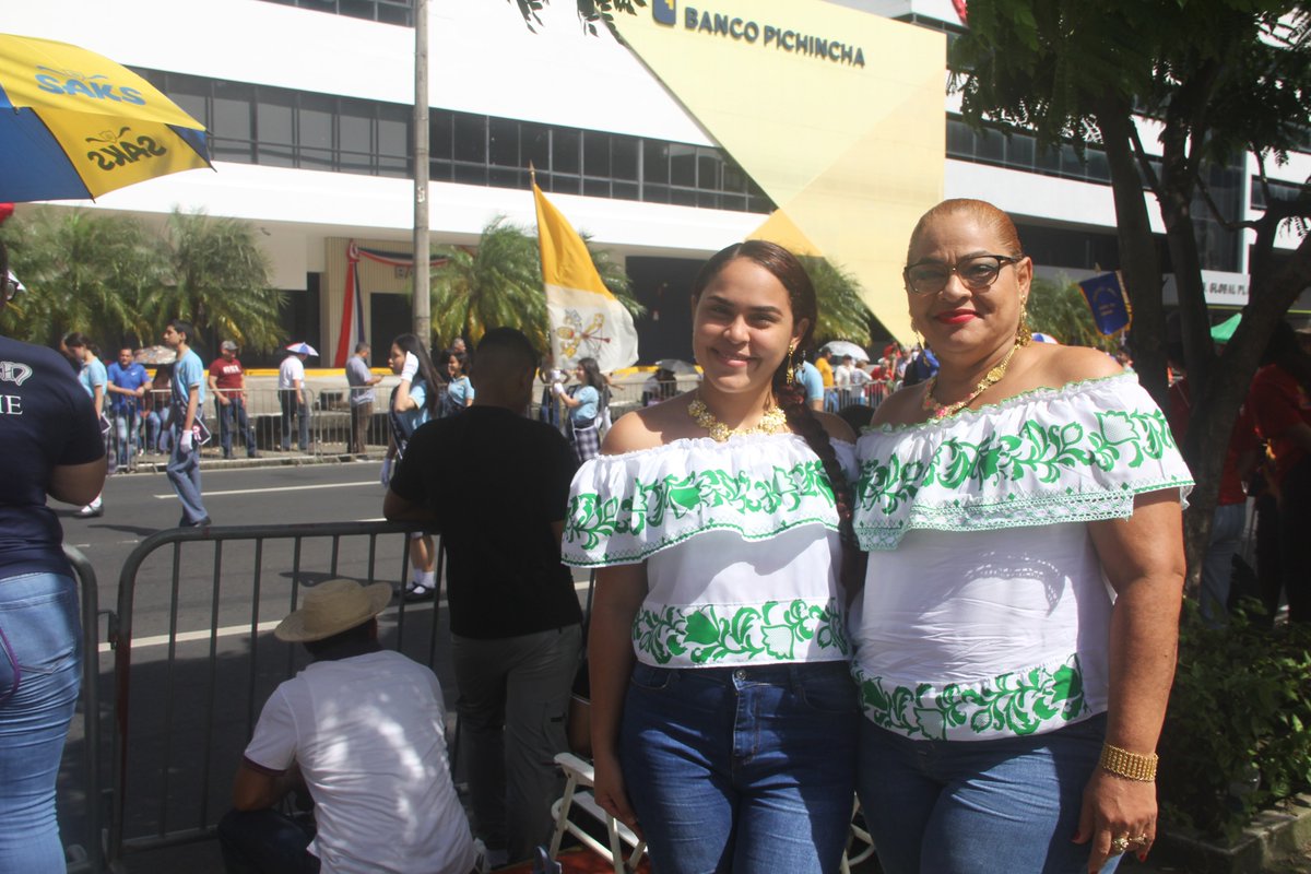 Pavertec's tweet photo. A lo largo de la Calle 50ta, en Panamá, se pudo palpar el amor, la alegría y el entusiasmo de las personas por celebrar y honrar a la Patria.
.
#FiestasPatrias #panama https://t.co/swxEoNkInN