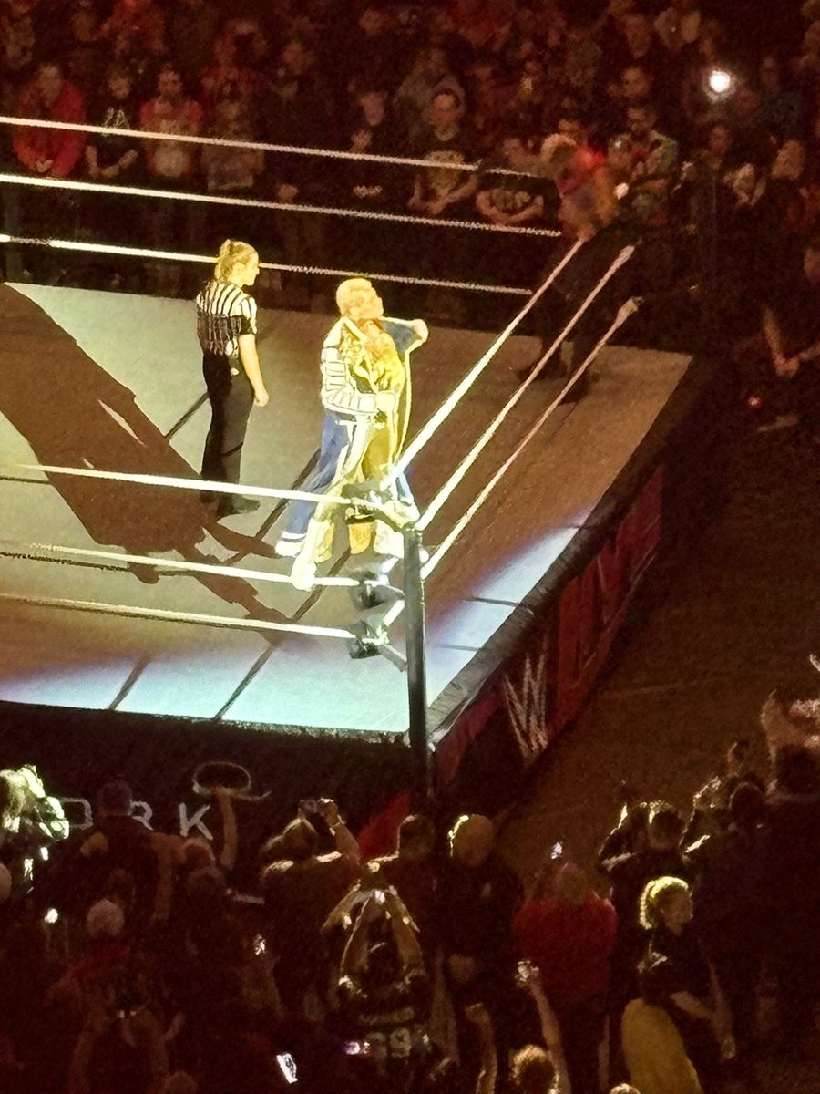 Jess_Littleton_'s tweet photo. #WWELondon https://t.co/3J5sq6uyu2