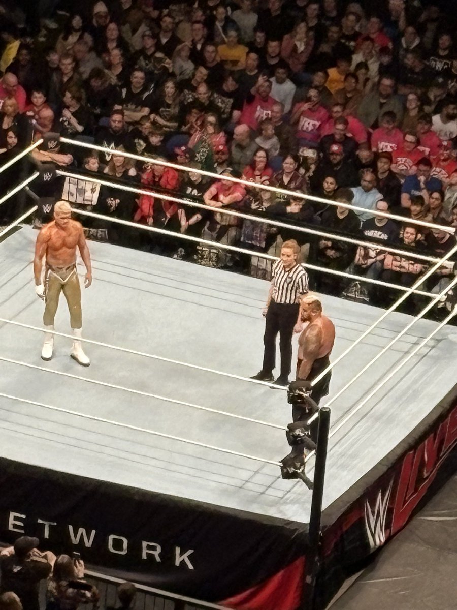Jess_Littleton_'s tweet photo. #WWELondon https://t.co/3J5sq6uyu2