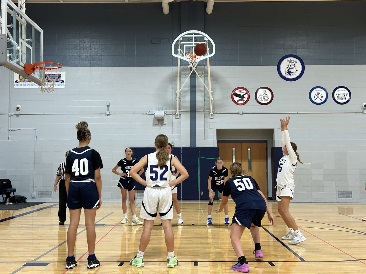 LCteach_learn's tweet image. Lady Wolves hustled and showed fantastic spirit in tonight’s game against the WR Wildcats! 🏀 @IWMSWolves @dreiling_grant @Bclaypool63