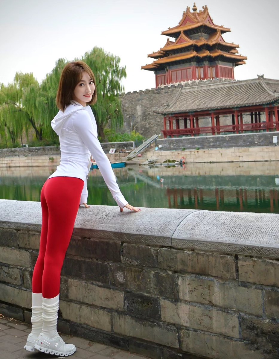 北京的秋天
中国传统的建筑
金色的屋顶
可是以前皇帝的用到的
Autumn in Beijing
Traditional Chinese architecture
The golden roof
But the emperor used to use https://t.co/ktOyn4iLTL