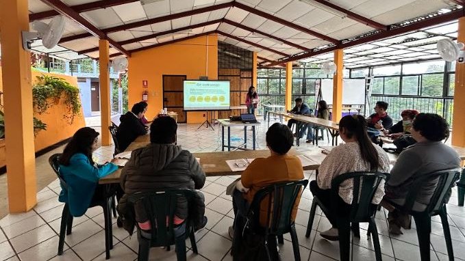 DW_Akademie_es's tweet image. 📑 Seguimos avanzando en la presentación del Manual del Orientador AMI junto a nuestro socio @IGEReduca de #ASEC 

🇬🇹 Personas coordinadoras y voluntarias fortalecen conocimientos y habilidades mediáticas en la comunidad educativa para transmitirlo al alumnado

📸 Fotos de #IGER