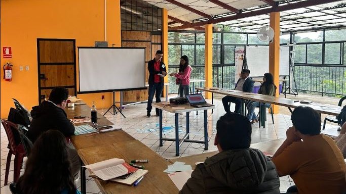 DW_Akademie_es's tweet image. 📑 Seguimos avanzando en la presentación del Manual del Orientador AMI junto a nuestro socio @IGEReduca de #ASEC 

🇬🇹 Personas coordinadoras y voluntarias fortalecen conocimientos y habilidades mediáticas en la comunidad educativa para transmitirlo al alumnado

📸 Fotos de #IGER