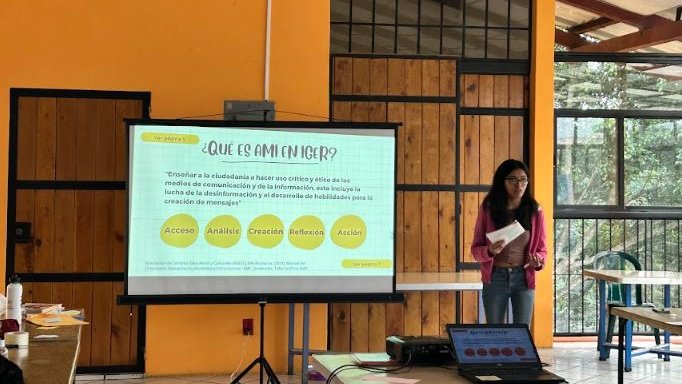 DW_Akademie_es's tweet image. 📑 Seguimos avanzando en la presentación del Manual del Orientador AMI junto a nuestro socio @IGEReduca de #ASEC 

🇬🇹 Personas coordinadoras y voluntarias fortalecen conocimientos y habilidades mediáticas en la comunidad educativa para transmitirlo al alumnado

📸 Fotos de #IGER