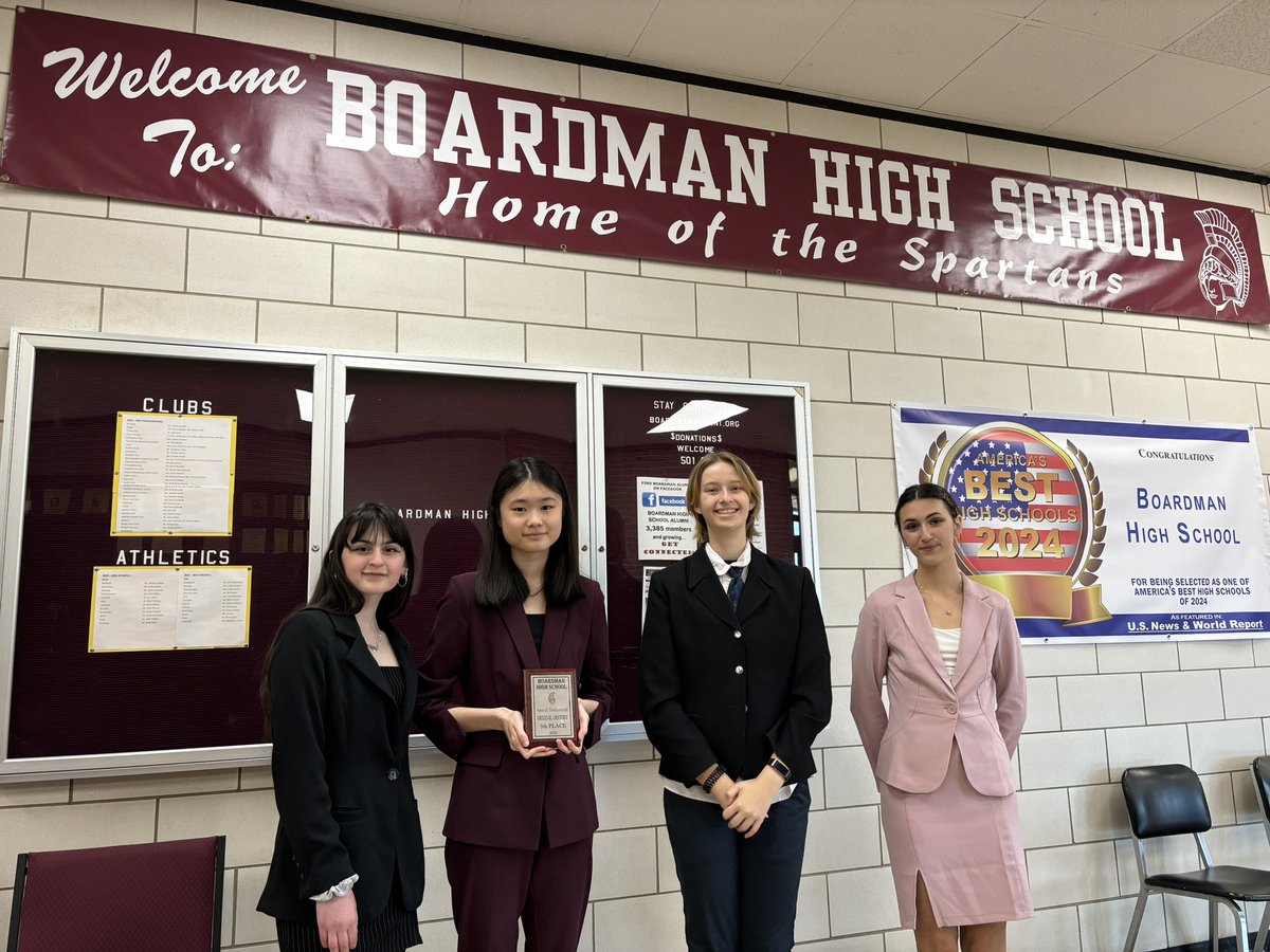 BereaMidpark4n6's tweet image. Thank you to Ms. Bartlett for judging, &amp;amp; to bus-driver Melanie, too! The team heads to Cleveland District’s only November host-tourney on Saturday, at Hawken (Upper) School. Here’s to a great week of practice, in the meantime! #BeTitansTogether #CLEspeaks #LiterallyRaisingCanes