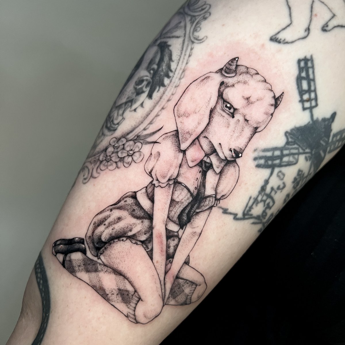 lextattoos's tweet photo. goat head lady <3 <3 <3
now booking appointments for seattle https://t.co/FmWFyKd0eC