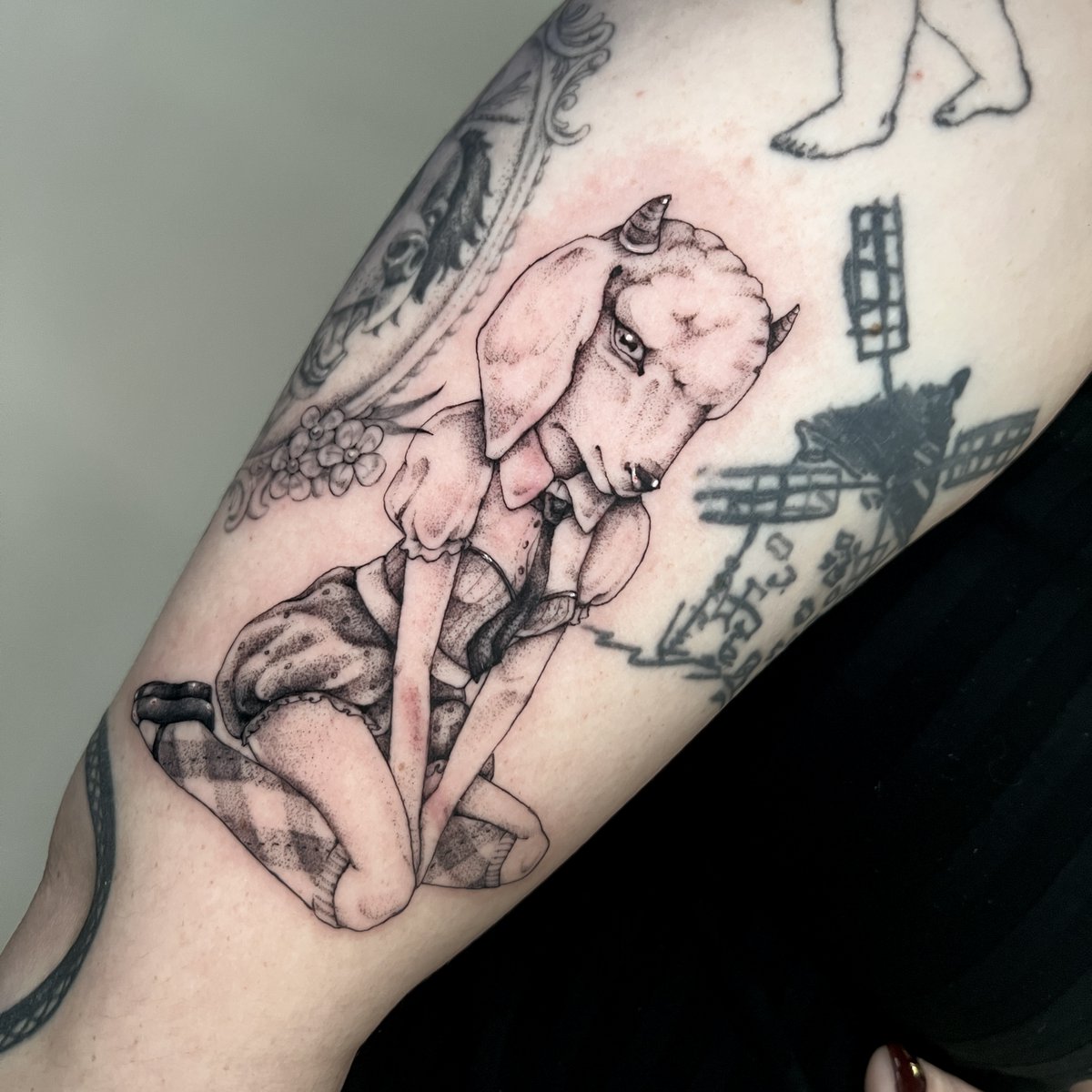 lextattoos's tweet photo. goat head lady <3 <3 <3
now booking appointments for seattle https://t.co/FmWFyKd0eC