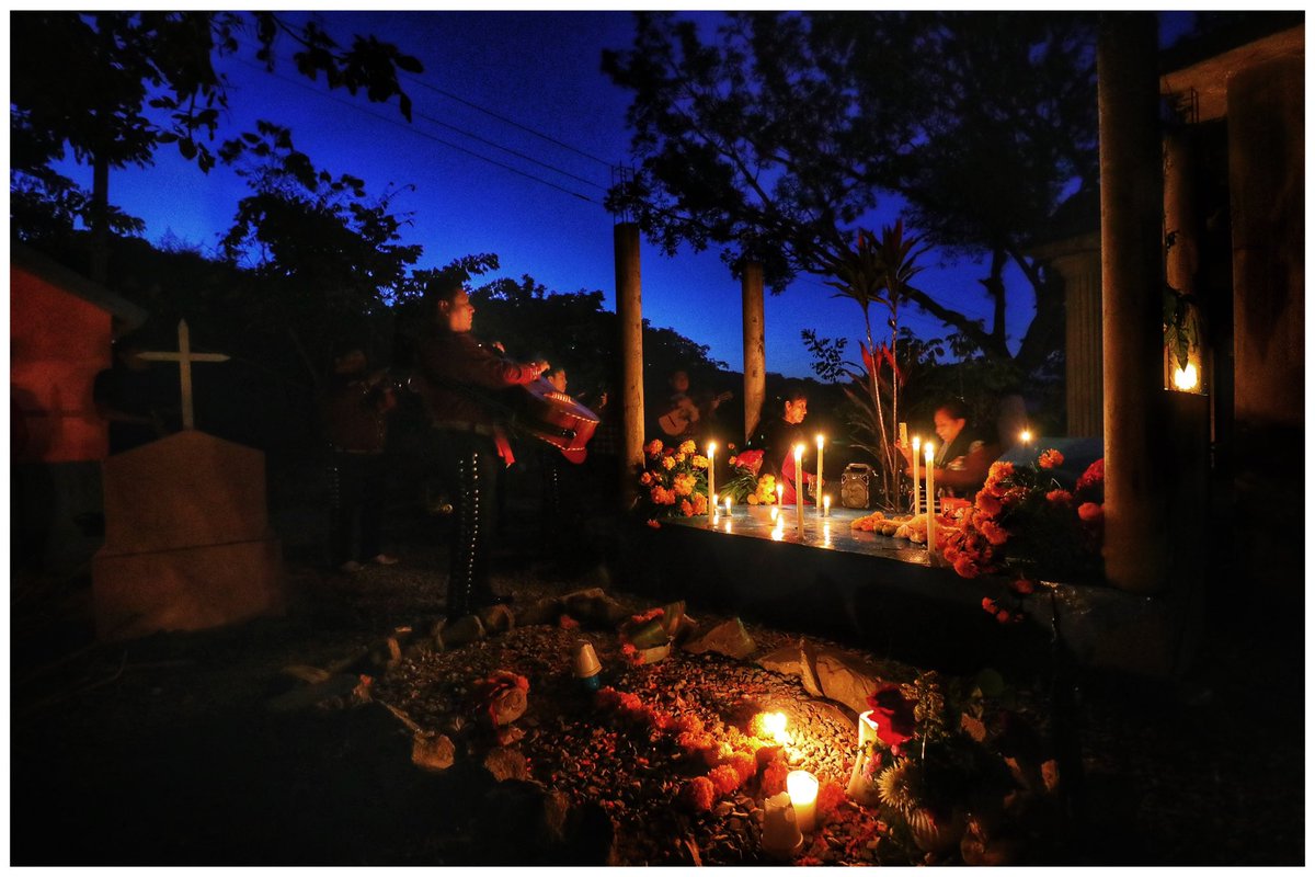 pvirgen's tweet photo. Noche de Muertos
La Velada 
Copainalá Chiapas https://t.co/qkymn0gJIp