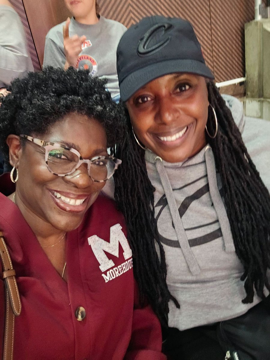 Nikaeda's tweet photo. Let’s keep the streak going…. 🏀✨#LetEmKnow https://t.co/5981vqRmGB