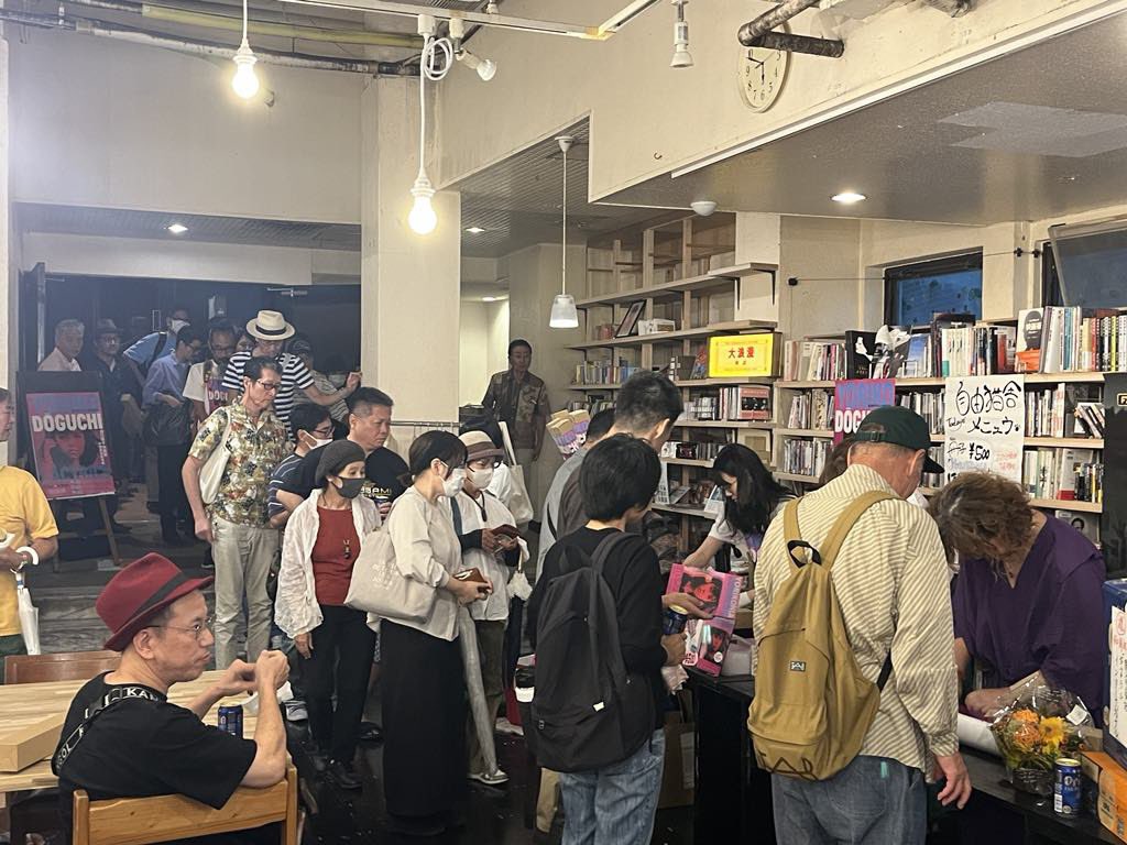 映画を劇場へみにきてくださりありがとうございました。私が今回やりたかった一番は劇場で映画を見て欲しかった。語らい笑い、私の映画祭を経由して古い名作に触れて欲しかった。映画は人々に見られるために生まれてきます。客が育ててくれる部分があります。だから観客に触れてもらう事は大事。多謝！