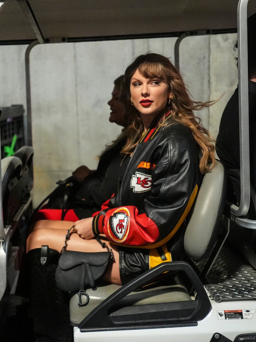 Taylor Swift in 4k tweet media