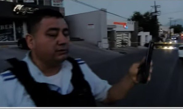 joluisgarcia's tweet photo. Una pena los policías del municipio de #Monterrey grabando a nuestros compañeros reporteros. Estamos a distancia y respetando todo protocolo y señalización … https://t.co/8EuGEkNgfk