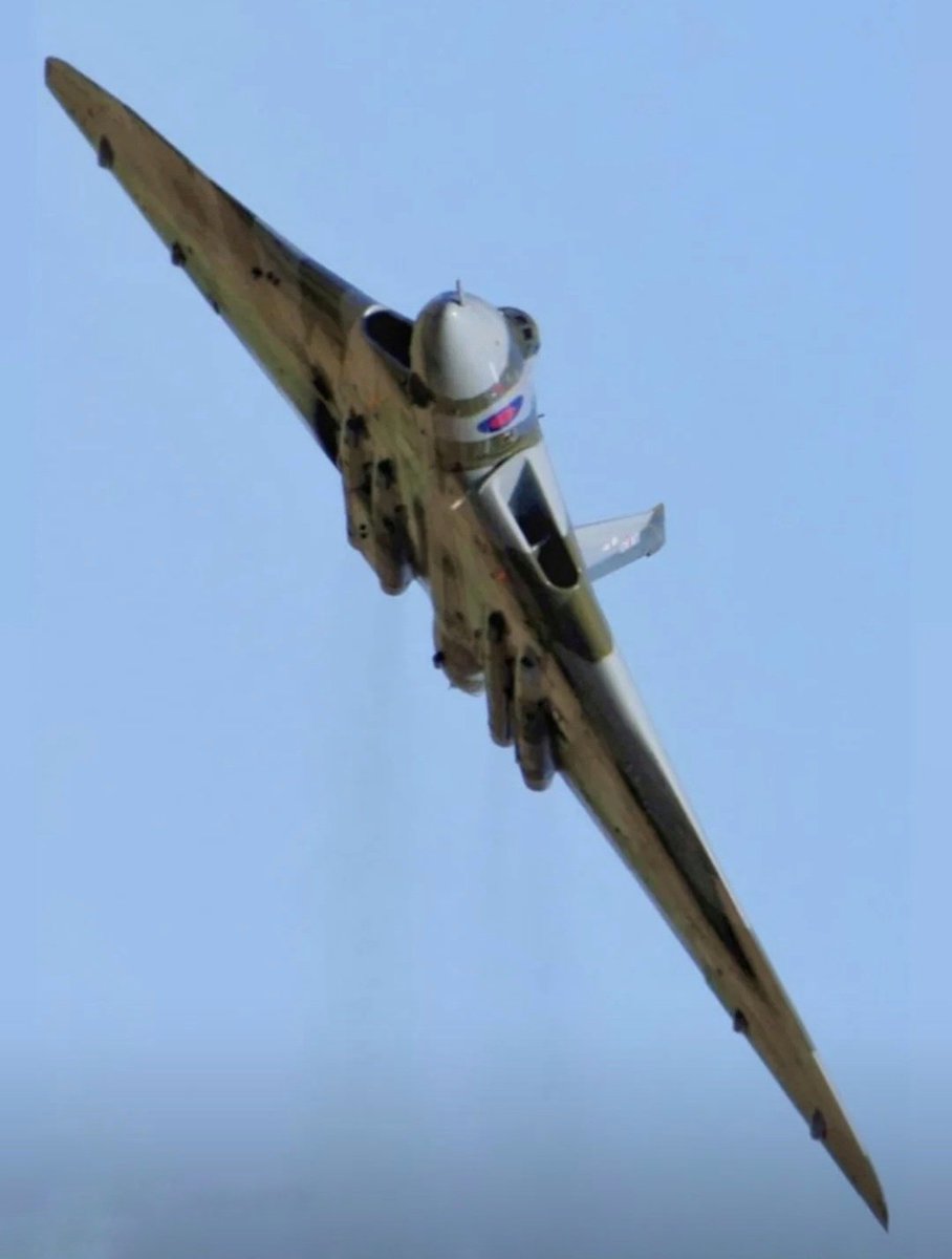 DawnSunrise1's tweet photo. Remembering my Dad, with a photo of the aircraft he used to fly.
He passed away 4 years ago.
Fly high in blue skies, Dad!
#VulcanXH558 #RAFpilot https://t.co/PSg6YnCOBZ