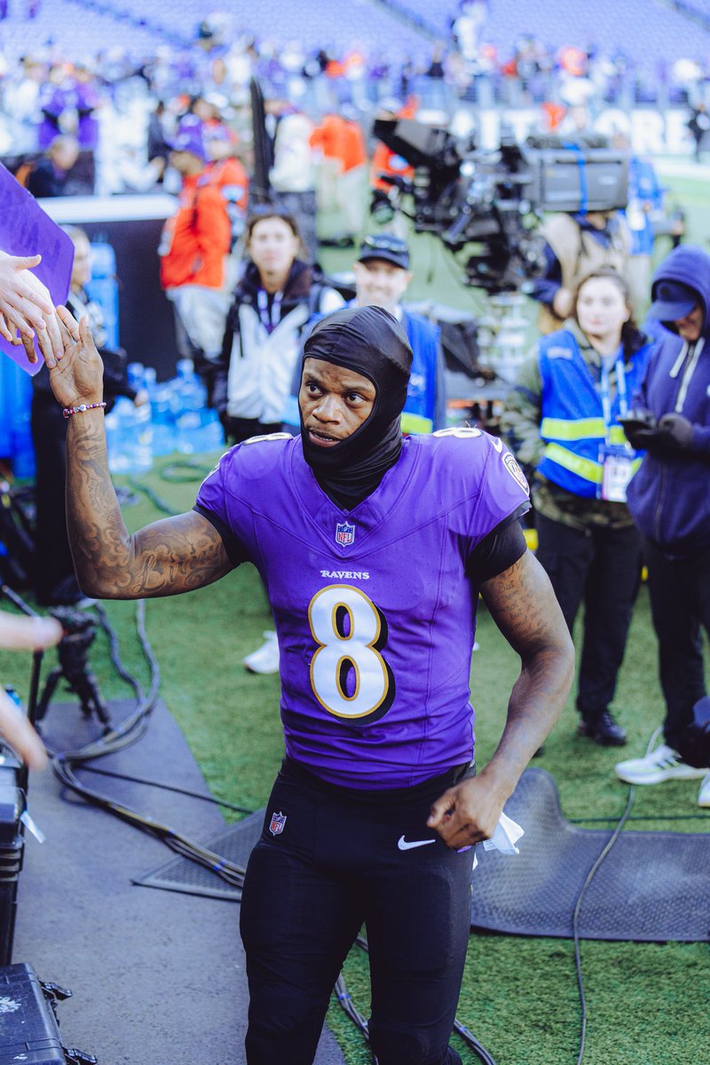 HassanBackAgain's tweet photo. Idc what happens tomorrow, Lamar Jackson is my president #MBGA https://t.co/GWW8WVgWzX