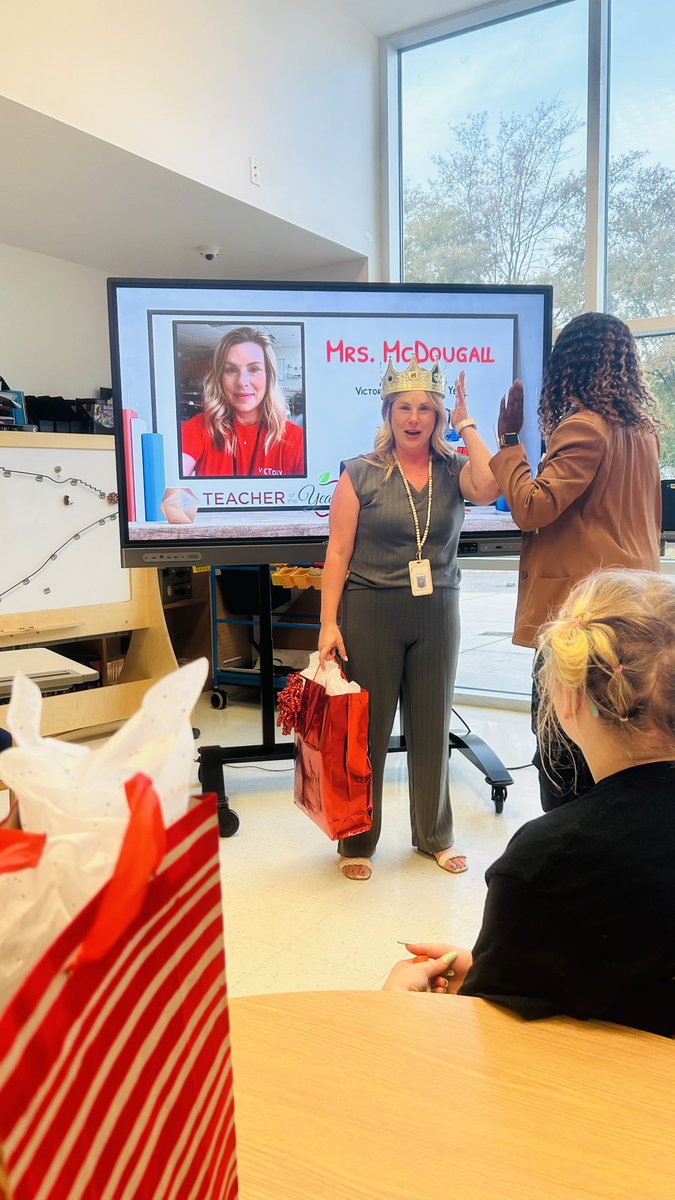 Victory Elementary (@victoryelempps) on Twitter photo Congratulations to Mrs. McDougall, one of our 3rd grade teachers who was named the 2025 VES Teacher of the Year! #PPSShines #VESSoars <a href="/lizafly3/">Eliza Fly</a> <a href="/ebracyPPS/">Dr. Elie Bracy III</a> <a href="/nicscud/">Nicole DeVries</a> Congratulations to Mrs. McDougall, one of our 3rd grade teachers who was named the 2025 VES Teacher of the Year! #PPSShines #VESSoars <a href="/lizafly3/">Eliza Fly</a> <a href="/ebracyPPS/">Dr. Elie Bracy III</a> <a href="/nicscud/">Nicole DeVries</a>