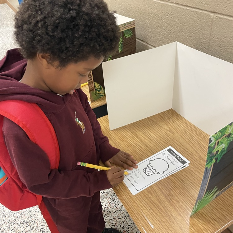MorganElementa2's tweet photo. Ms. Minor and Ms. Bell's K students took some time in the voting booth, voting on their favorite ice cream today. It's election eve - what a great way to make learning relevant! #morganmavericks #morganmaverickadventures #learninginclemmons #wsfcs #morganstrong https://t.co/lSW0lGMirf