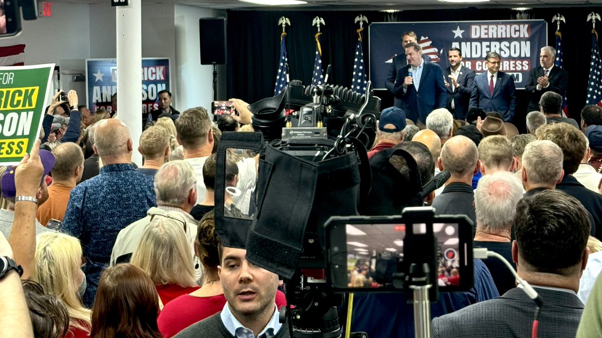 RepHudsonNC's tweet photo. PACKED HOUSE tonight in Spotsylvania, Virginia with Governor @GlennYoungkin and Speaker @MikeJohnson!

#VA07 is ready to elect America First Patriot @DerrickforVA as their next Congressman!

Let’s do this 🇺🇸 https://t.co/8rSMDtPMBh