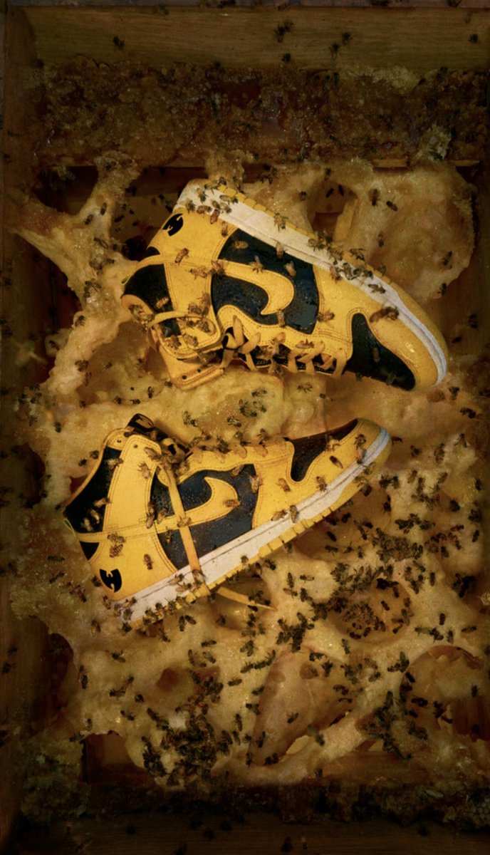 KickingItATX's tweet photo. The Dunk Hi Retro Premium “Wu Tang”
Available this Saturday 11/09
Men’s for $150
Release info coming soon 🐝
#kickingit #nike #dunkhi #wutang https://t.co/DcutiLLUhq
