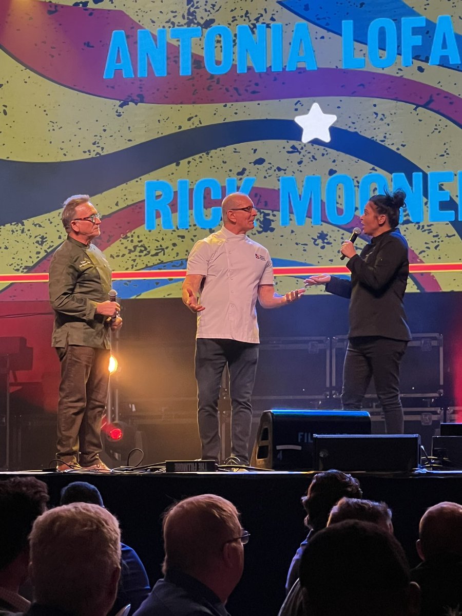 paradisoins's tweet photo. A great night supporting @RobertIrvine and his foundation in support of our Veterans #beatsneats https://t.co/6NJ00HmOXg