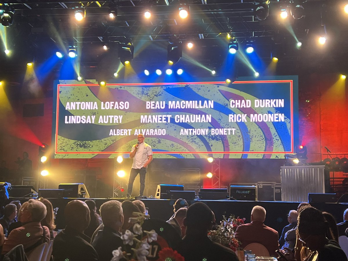 paradisoins's tweet photo. A great night supporting @RobertIrvine and his foundation in support of our Veterans #beatsneats https://t.co/6NJ00HmOXg