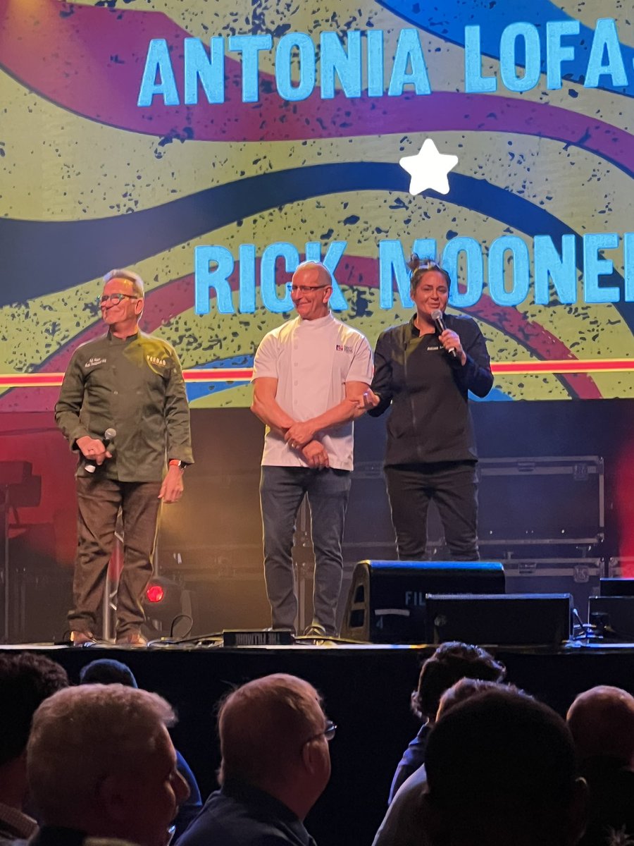 paradisoins's tweet photo. A great night supporting @RobertIrvine and his foundation in support of our Veterans #beatsneats https://t.co/6NJ00HmOXg