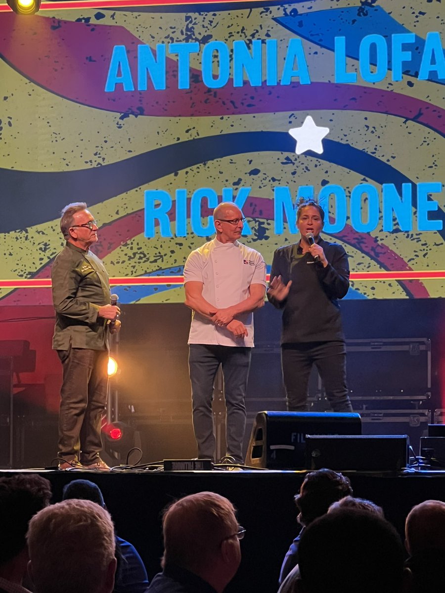 paradisoins's tweet photo. A great night supporting @RobertIrvine and his foundation in support of our Veterans #beatsneats https://t.co/6NJ00HmOXg