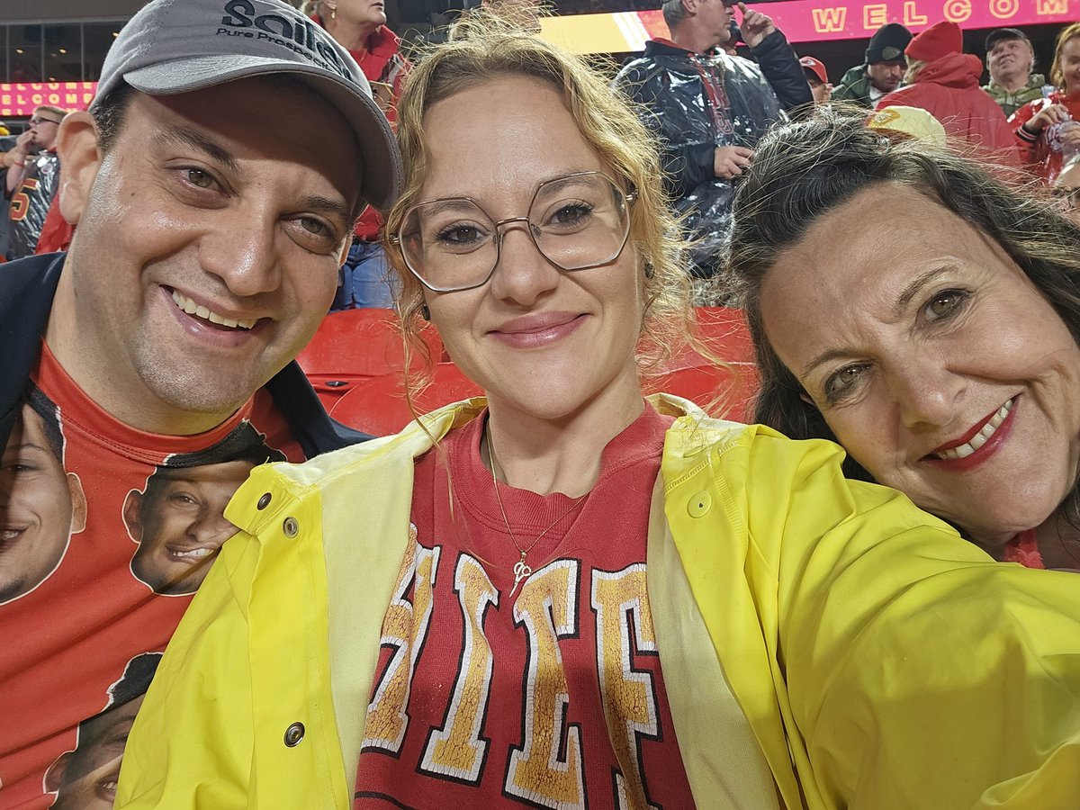 MichelleFewins's tweet photo. #ChiefsKingdom    let's go!!!!!! https://t.co/7sb35K8gWp