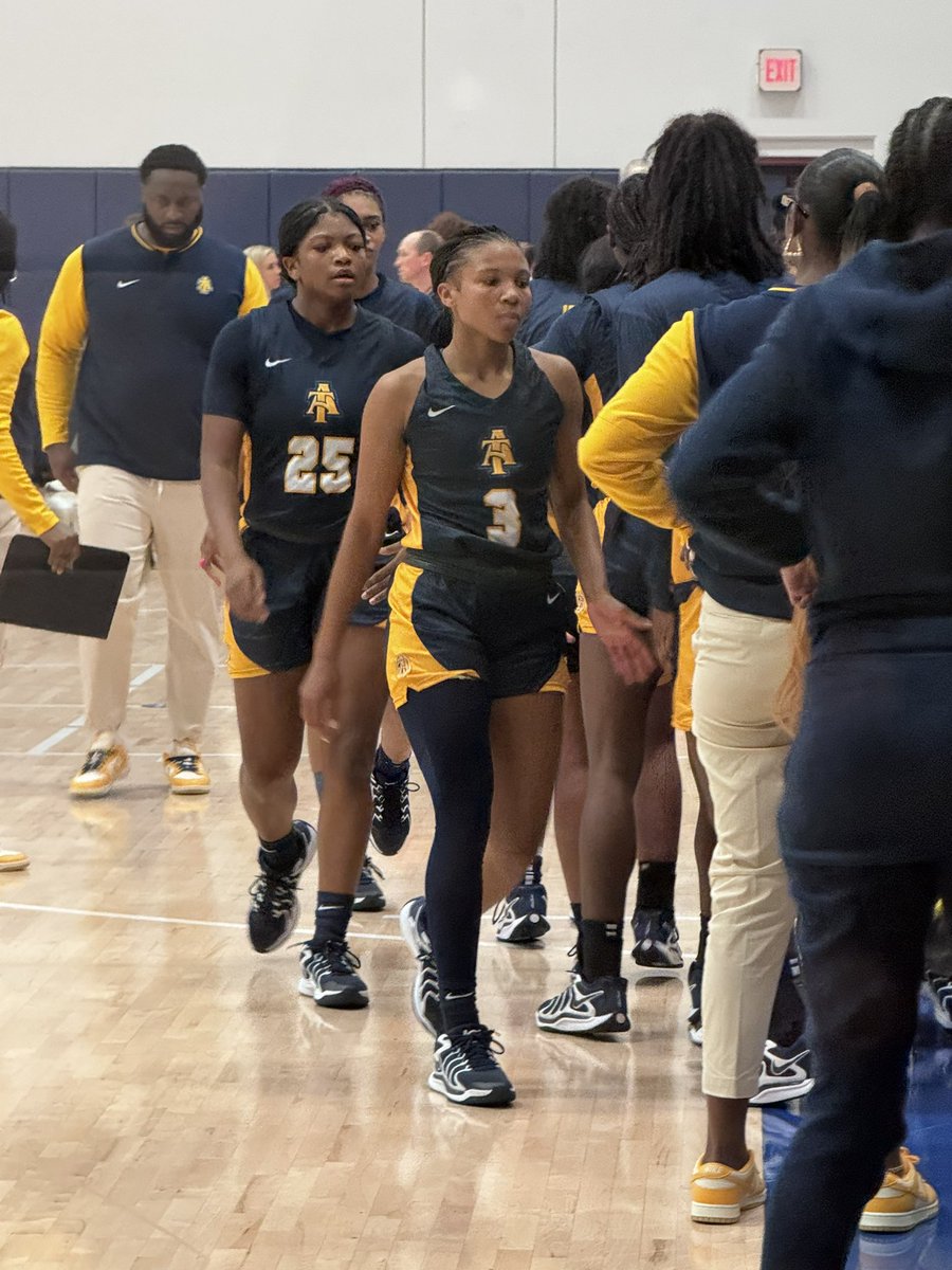 Ya babies are doing the good work  <a href="/EvelynMDouglas/">Evelyn M. Douglas</a> <a href="/mommy_locke/">vanessa locke</a>  💛💙💛💙💛💙