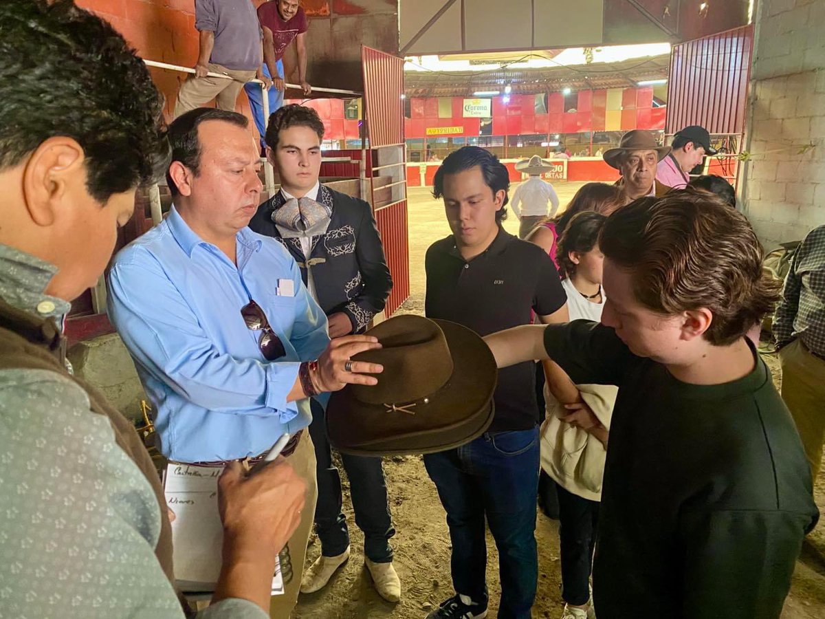 Tauromaquia Mexicana tweet media