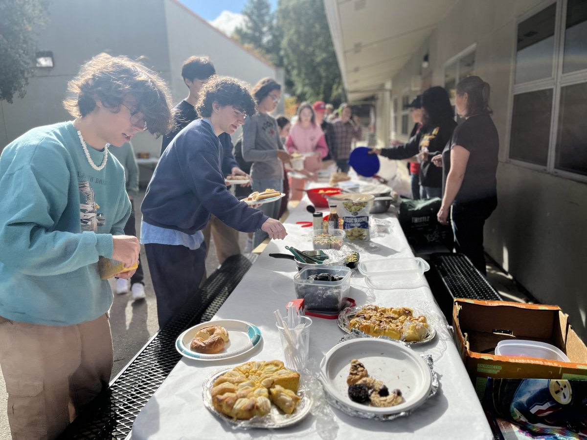 MtDiabloUSD's tweet image. #MDUSD students @CPHSfalcons and @NorthgateHS learn German language and culture through @gappexchanges German American Partnership Program. mdusd.org/about/news/new…