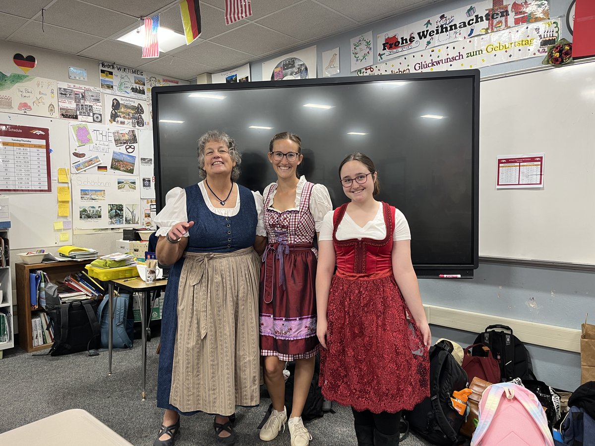 MtDiabloUSD's tweet image. #MDUSD students @CPHSfalcons and @NorthgateHS learn German language and culture through @gappexchanges German American Partnership Program. mdusd.org/about/news/new…