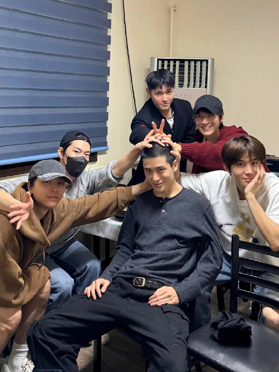 jepriadd's tweet photo. terima kasih pa kiyong sudah menyempatkan hadir untuk mengantarkan baginda raja jung jaehyung🫂💌 https://t.co/Yj6jqPn2cg