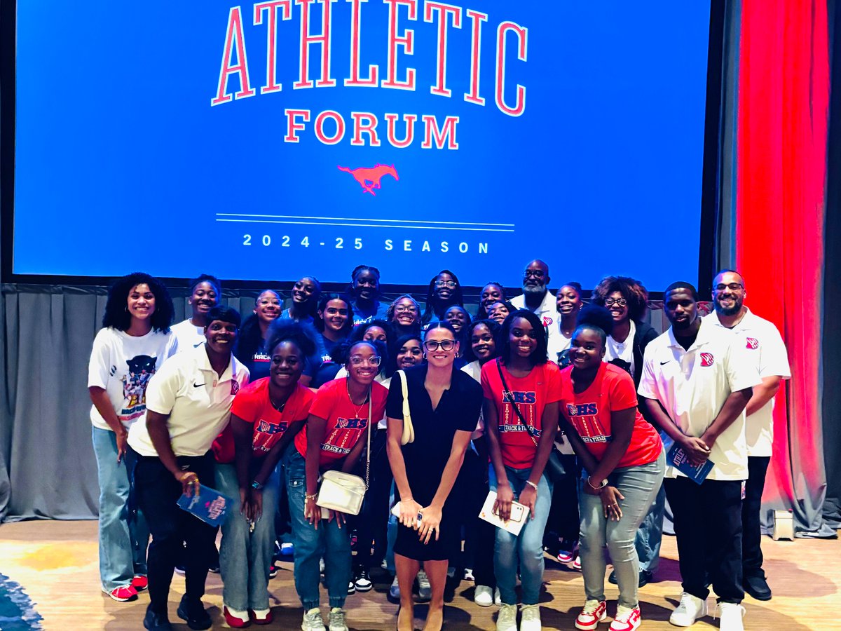GirlsTrackDHS's tweet photo. Thank you PWC SMU Athletic Forum for this AMAZING opportunity! It was such an honor to witness the insight and faith that THE SYDNEY MCLAUGHLIN-LEVRONE brings to the sport of T&amp;F! And thank you, Sydney, for taking the time to show our girls some love! 🔥🥰🎉 https://t.co/VYToRBt1qh