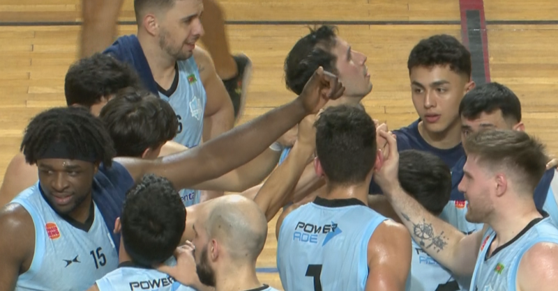 TigoSportsPY's tweet photo. 🔵⚪️Deportivo San José venció 83-62 a Colonias Gold por el Juego número uno de las Finales de la #LNB🏀.

🔜El juego número dos, será el miércoles desde las 19:30, y lo vivirás por la pantalla de Tigo Sports y la App.