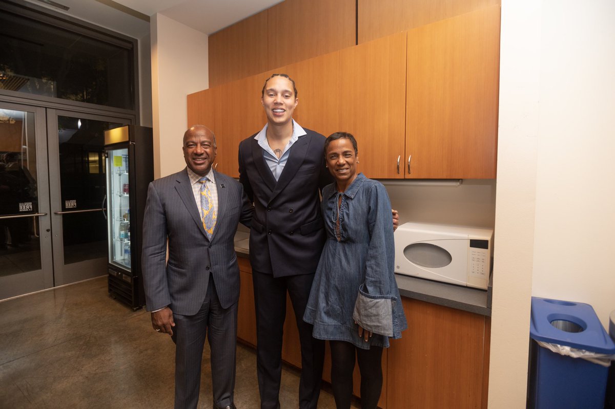 Last night, I had the pleasure to host Brittney Griner, a six-time WNBA all-star and one of Time magazine’s “Most Influential People of 2023”, to my fall quarter Chancellor's Colloquium.

Her story is one of faith, survival, and unbreakable bonds.