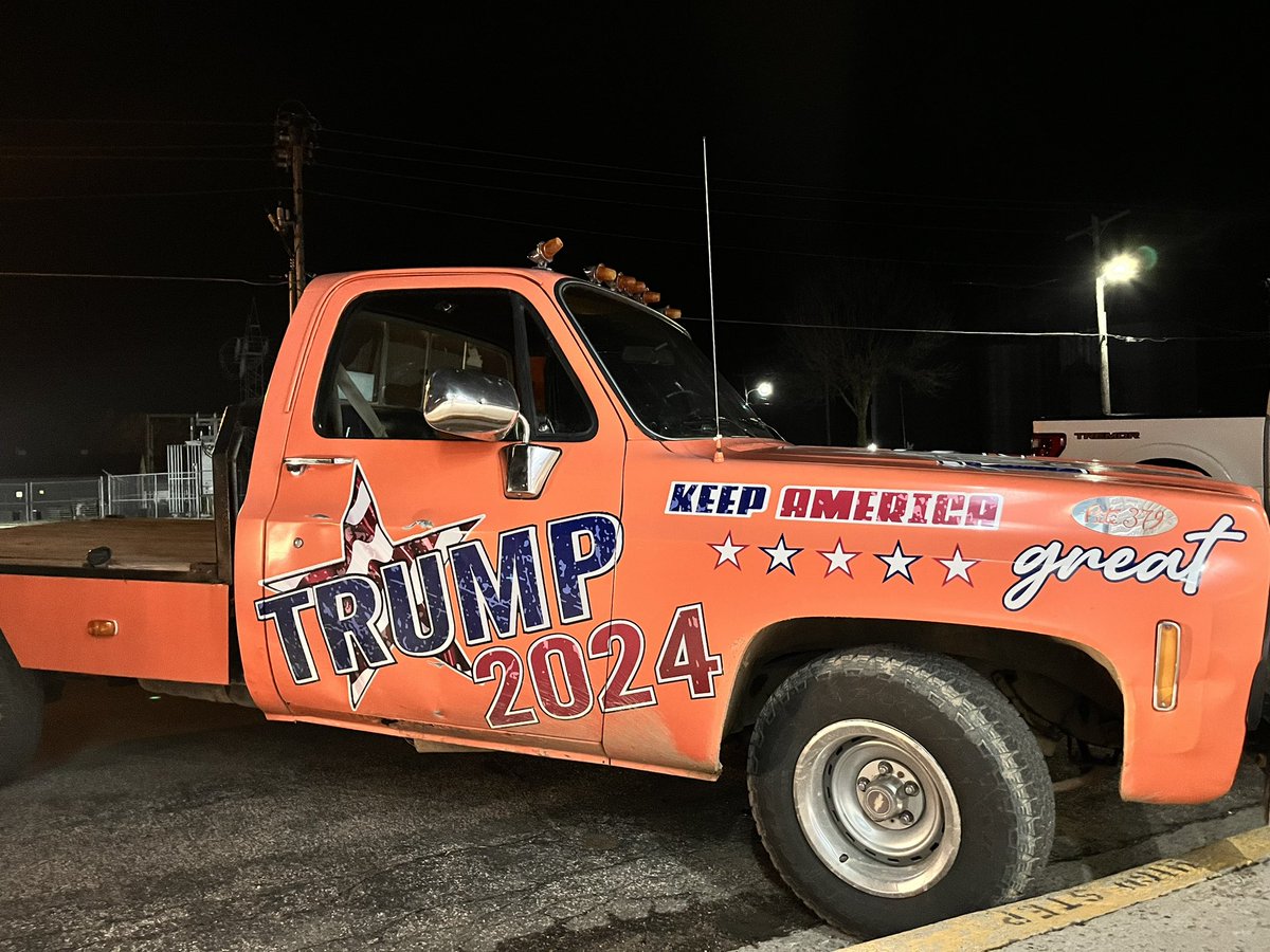 Just met the wonderful owner of this truck in southwest Minnesota <a href="/barrycunningham/">Barry Cunningham</a> #fanfare