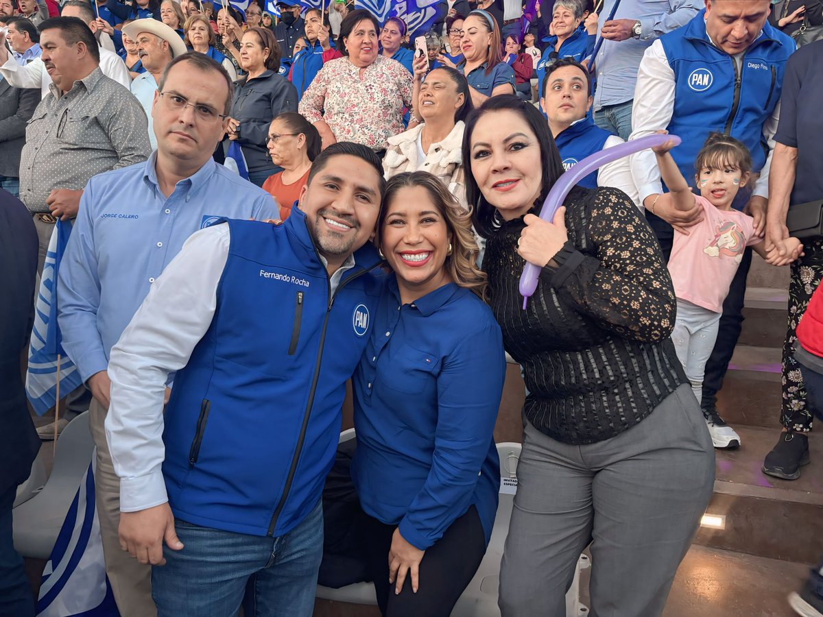 Isabel_Onti_'s tweet photo. Un gusto recibir en Durango a Jorge Romero, candidato a presidir el Comité Ejecutivo Nacional del PAN. ¡En hora buena! Confiamos en ti para generar proyectos que favorezcan a nuestro partido y a nuestra militancia. #PAN #JorgeRomero #Durango #FuerzaAzul 💙 https://t.co/X0ejJx7AH4